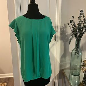 LOFT short flutter sleeve Kelly green blouse with keyhole on back size XL